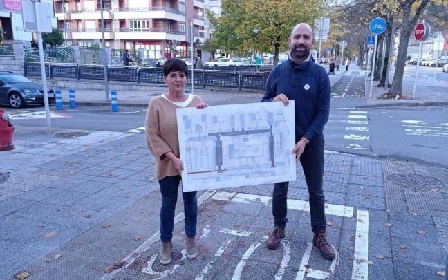 Jasone Garzia-Etxabe e Ion Albizu presentando la propuesta.