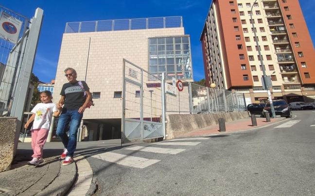 Una de las actuaciones en 2023 será la mejora de los accesos a la escuela Zurbaran. Una de las actuaciones en 2023 será la mejora de los accesos a la escuela Zurbaran.