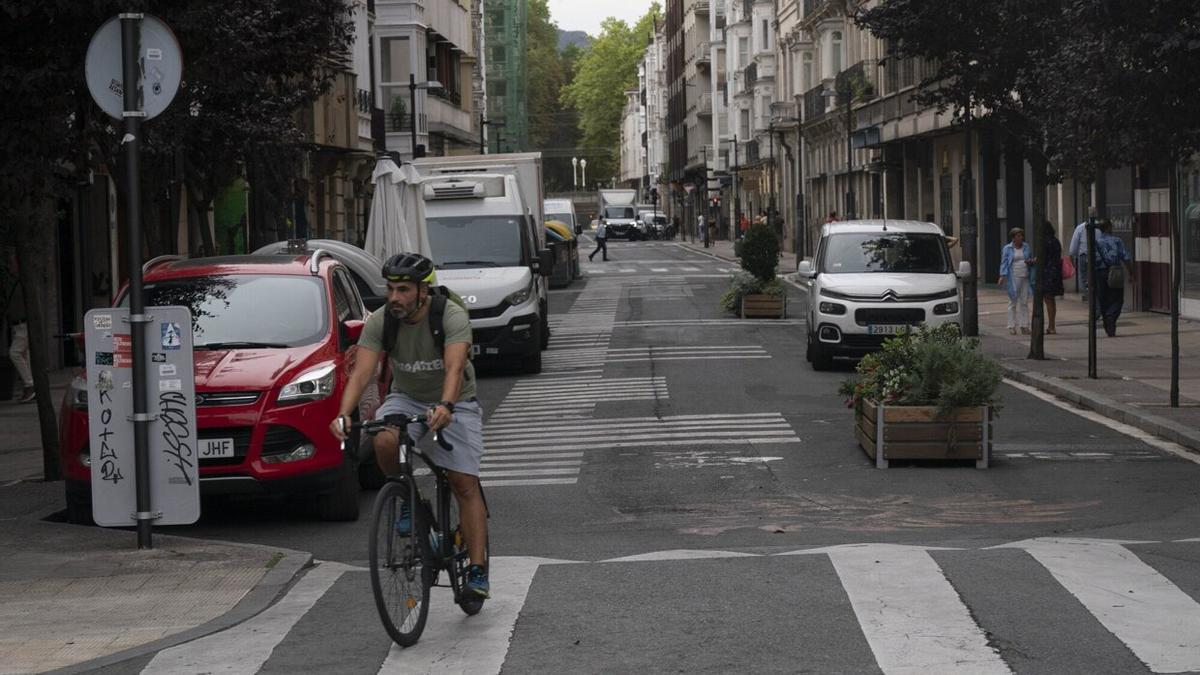 Vitoria se iluminará el sábado de rosa y azul.