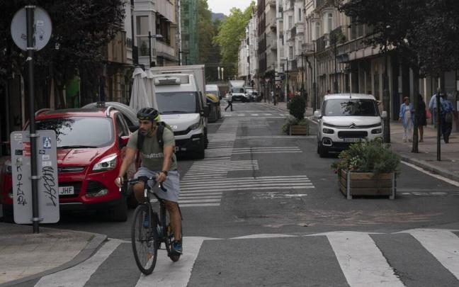 Vitoria se iluminará el sábado de rosa y azul.