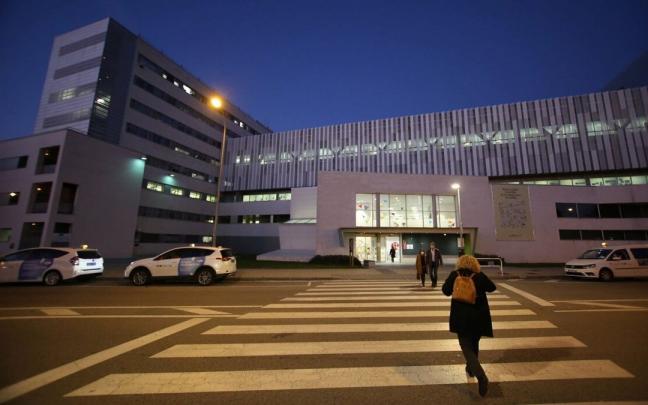 Fachada del HUN-B, antiguo hospital Virgen del Camino.