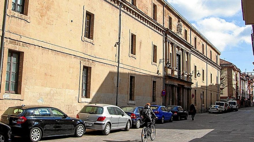 Antiguo Hospicio, en la calle San Vicente de Paúl, que espera albergar el centro de salud.