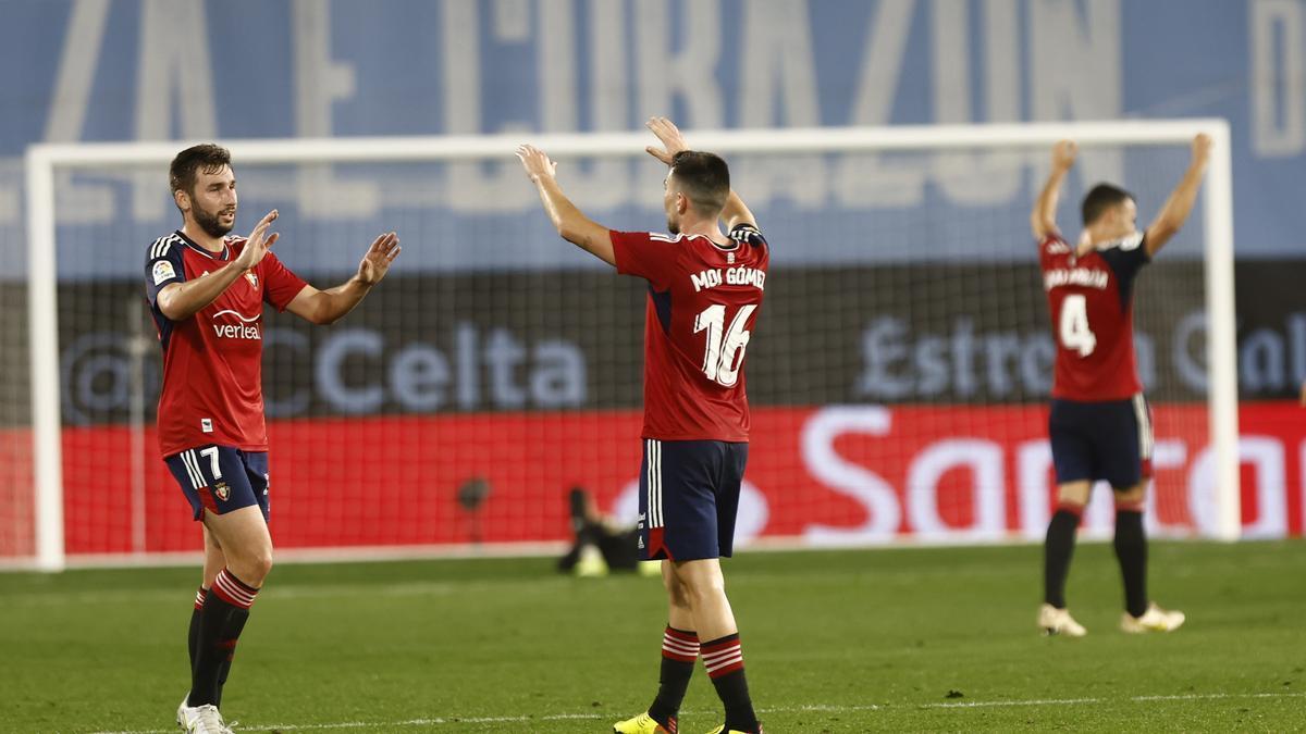 Los jugadores de Osasuna celebran la victoria