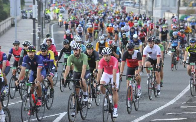 Casi 8.000 personas se han reunido para la Bilbao-Bilbao esta mañana. Casi 8.000 personas se han reunido para la Bilbao-Bilbao esta mañana.