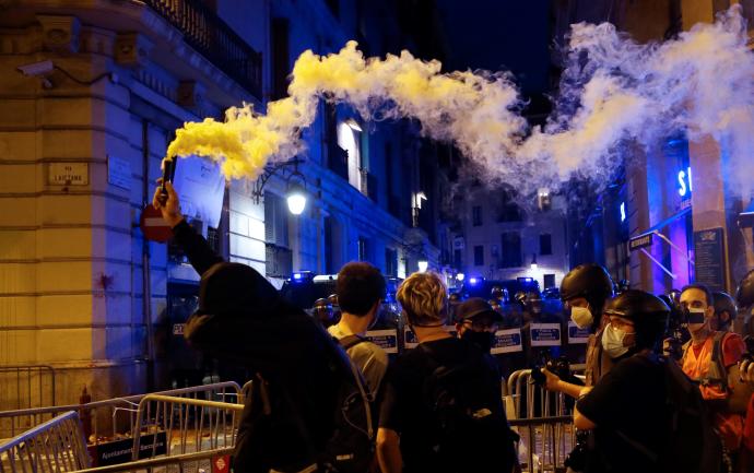 Imagen de los altercados en Via Laietana tras concluir la manifestación.