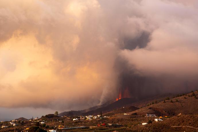 Imagen del volcán desde Los Llanos de Aridane.