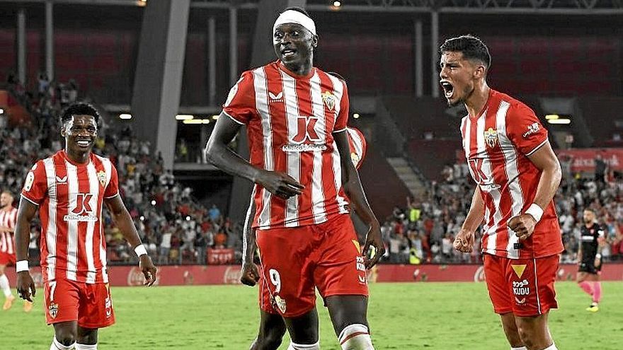 Sadiq celebra el gol que marcó al Sevilla el sábado pasado.