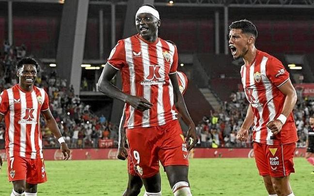 Sadiq celebra el gol que marcó al Sevilla el sábado pasado.