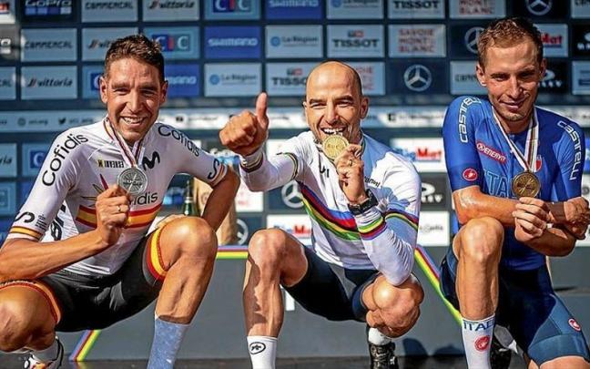 De izquierda a derecha, David Valero, Nino Schurter y Luca Braidot, los tres medallistas.