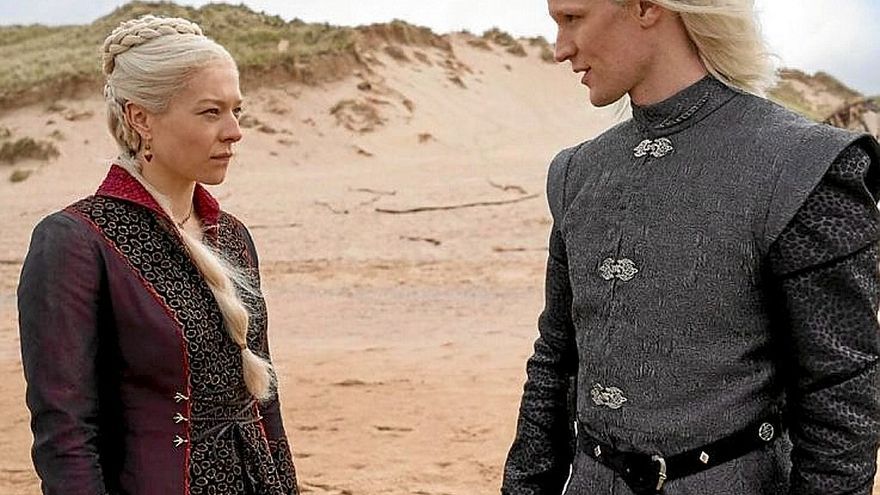 Emma D &lsquo;Arcy eta Matt Smith aktoreak. | ARGAZKIA: HBO