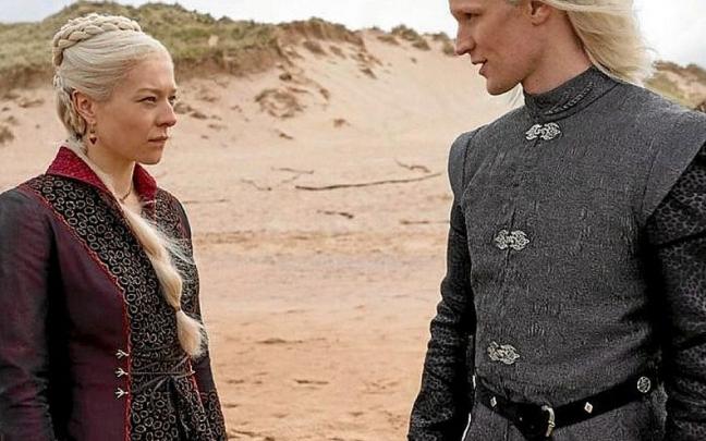 Emma D &lsquo;Arcy eta Matt Smith aktoreak. | ARGAZKIA: HBO