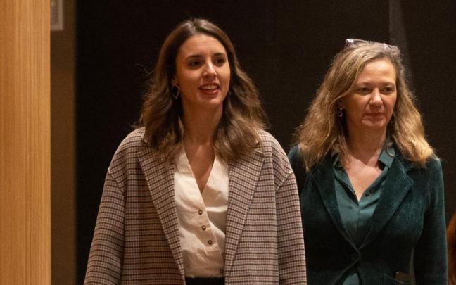 La ministra Irene Montero y la delegada contra violencia de género, Victoria Rosell.