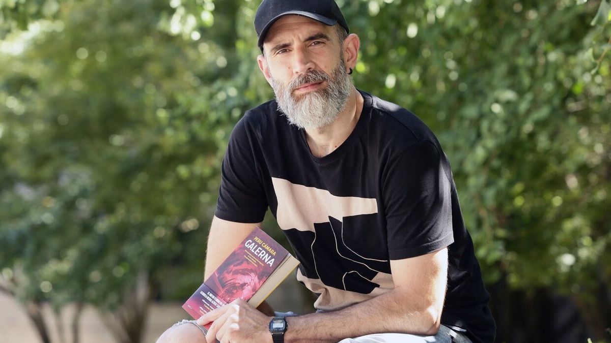 El escritor Peru C&aacute;mara con su debut, 'Galerna'.