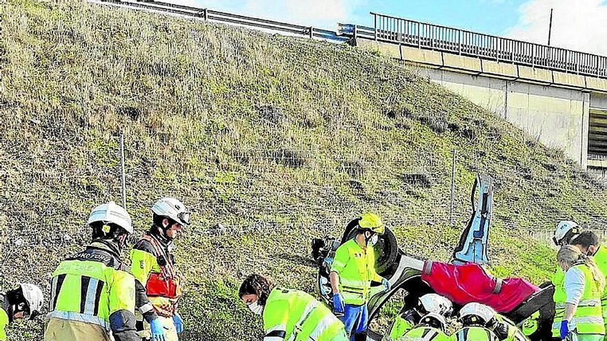 Intervención del retén de Bomberos en el lugar de los hechos.