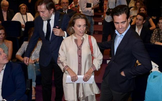 Cuca Gamarra, junto a Pablo Zalba, este viernes en el Colegio de M&eacute;dicos de Navarra.