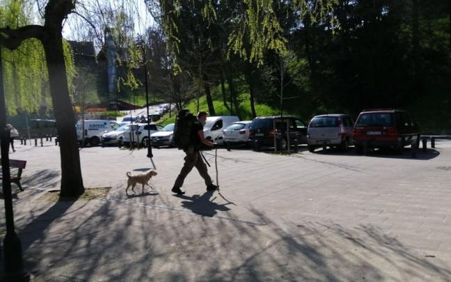Zona de acceso al Club Natación, donde se habilitarán 80 plazas narajas.