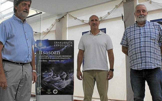 De izda. a dcha., Mikel Jauregi, Juan Luis Silanes y Jose Mari Sanz, presentando ayer la muestra. De izda. a dcha., Mikel Jauregi, Juan Luis Silanes y Jose Mari Sanz, presentando ayer la muestra.