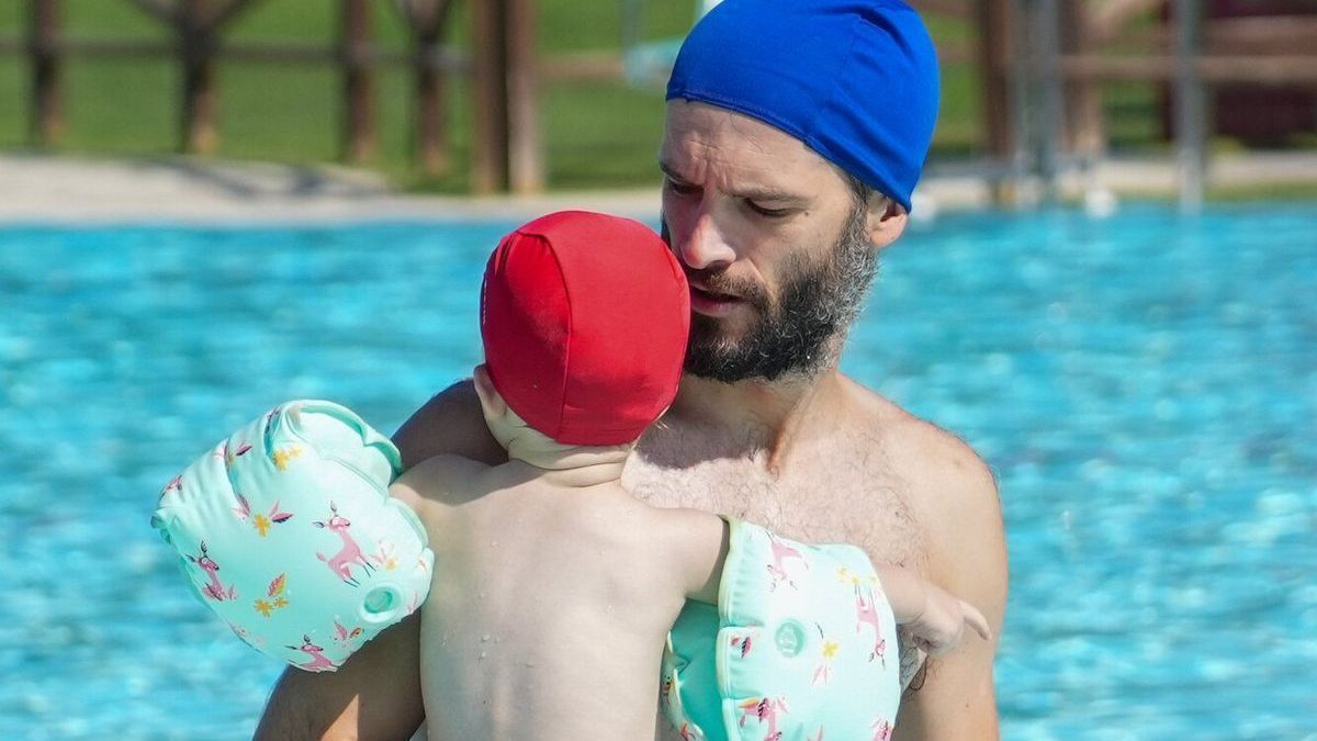 Baño en las piscinas de Mendizorroza