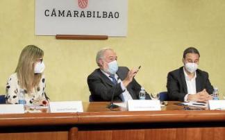 José Ignacio Zudaire, en el centro, junto a representantes de Petronor, Irizar y Nortegas, en la jornada de ayer en la Cámara de Comercio de Bilbao. José Ignacio Zudaire, en el centro, junto a representantes de Petronor, Irizar y Nortegas, en la jornada de ayer en la Cámara de Comercio de Bilbao.