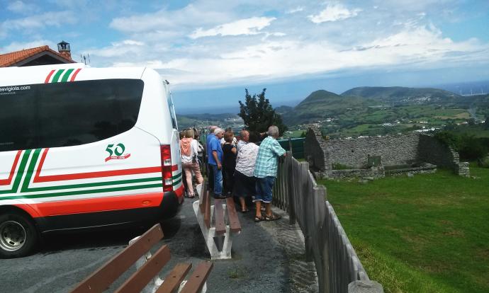 Las actividades grupales son un buen ejemplo de iniciativas que favorecen la socialización y combaten la soledad.