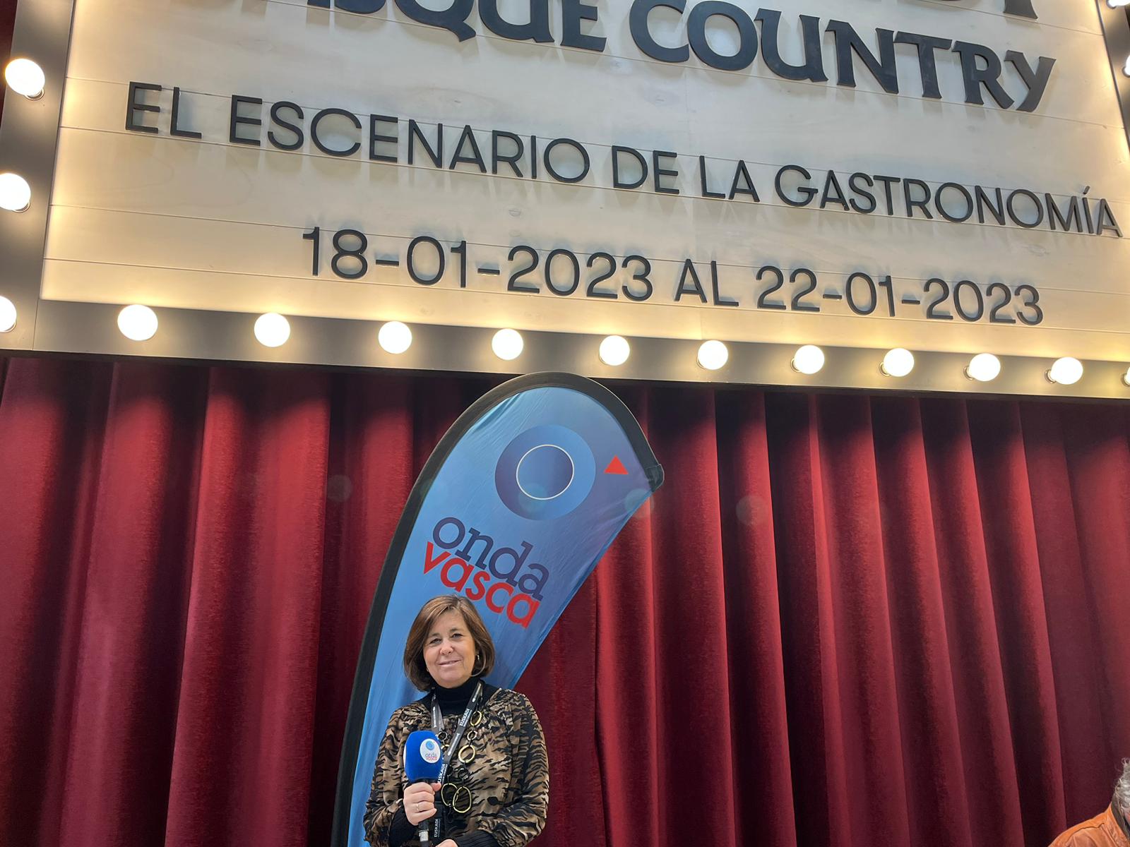 María Luisa Molina, directora de gestión de ABAO. Fitur. Onda Vasca.