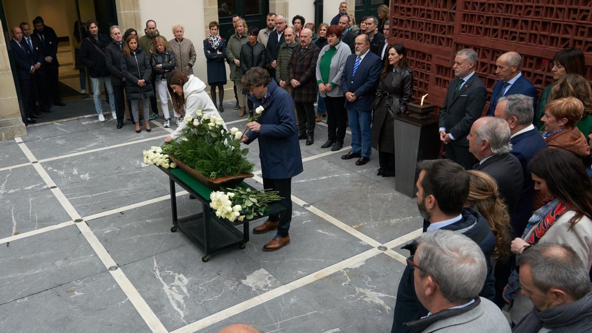 En el acto han participado representantes de todos los grupos parlamentarios a excepción de PP+Cs y Vox.