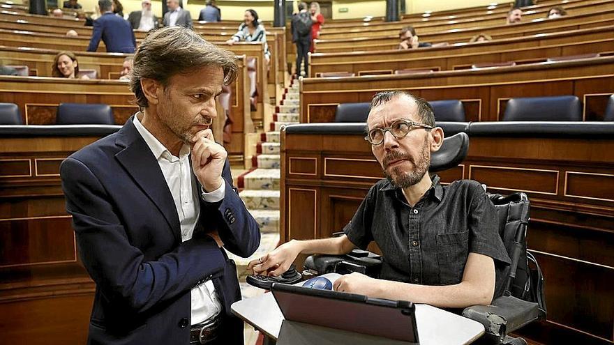 El presidente de Unidas Podemos en el Congreso, Jaume Asens, junto a Pablo Echenique. | FOTO: EUROPA PRESS
