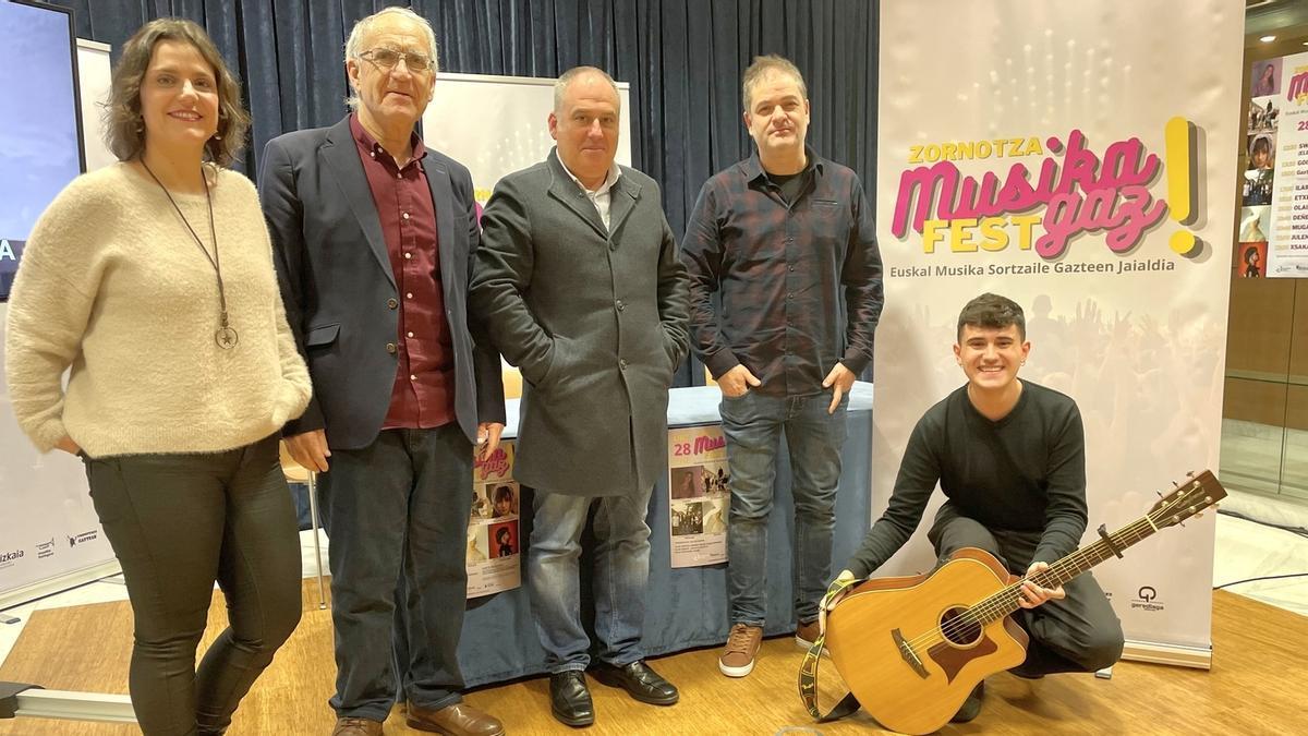 Ruth Manzano, Luciano Martínez, Andoni Agirrebeitia, Beñat Gaztelurrutia eta Julen.