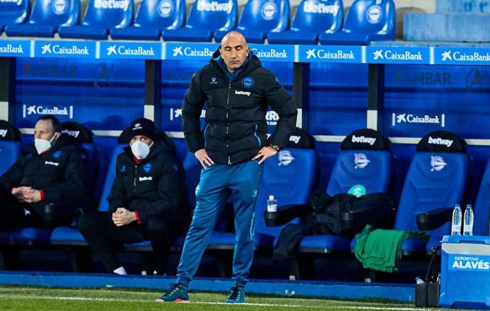Tras apenas tres meses en el banquillo local de Mendizorroza, Abelardo ha dejado de ser entrenador del Deportivo Alavés