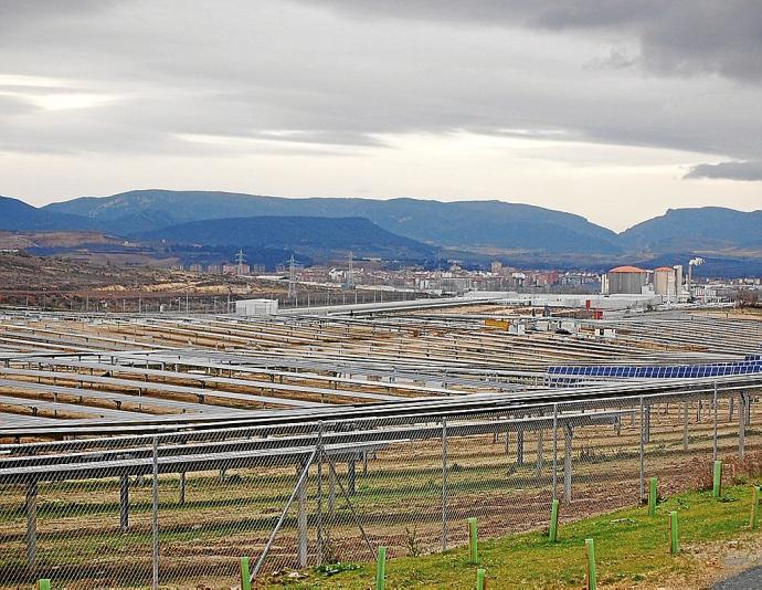 Instalación solar en las inmediaciones de Arasur.