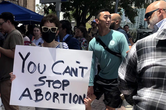 Concentración en favor del mantenimiento del derecho al aborto desarrollada en Miami