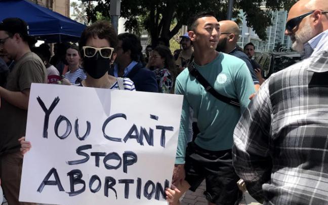 Concentración en favor del mantenimiento del derecho al aborto desarrollada en Miami