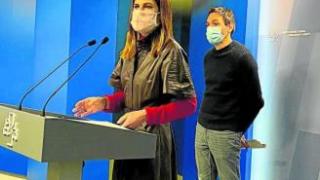 Miren Gorrotxategi, explicando ayer las posiciones de Elkarrekin Podemos-IU. Foto: E.P.