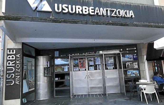 La entrada de Usurbe Antzokia de Beasain.