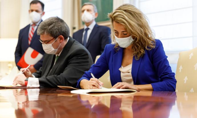 Aburto sella en Madrid el convenio que asegura la financiación para el soterramiento de Zorrotza.