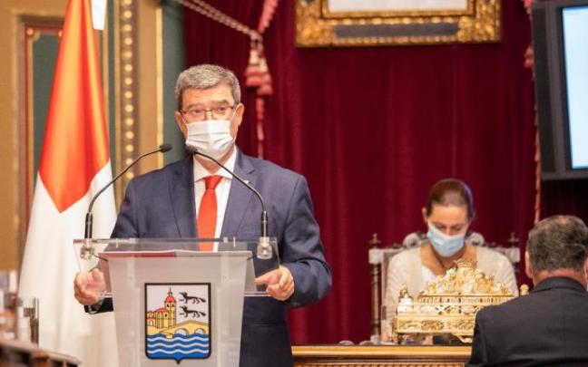 El alcalde de Bilbao, Juan Mari Aburto, durante el pleno de este martes El alcalde de Bilbao, Juan Mari Aburto, durante el pleno de este martes