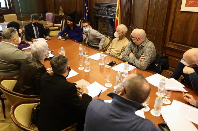 Reunión de representantes de Unidas Podemos con víctimas de abusos sexuales de la Iglesia católica.