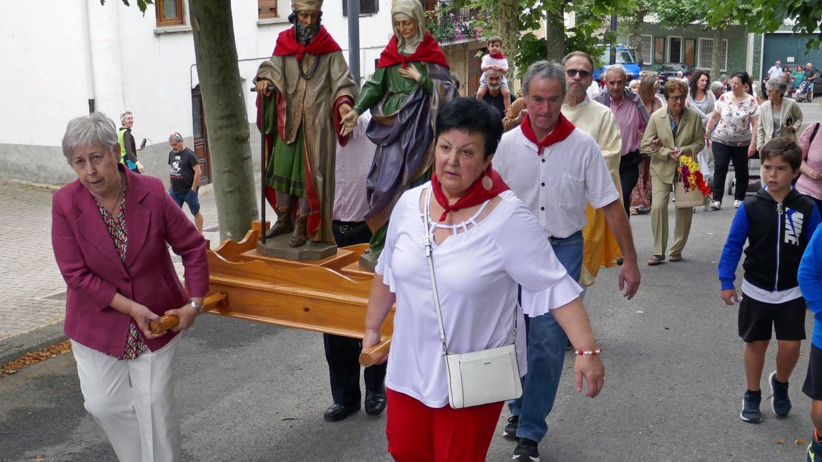El día de la patrona no faltó la procesión de Santa Ana y San Joaquín.