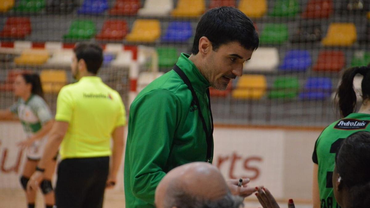 Miguel Etxeberria, mejor técnico navarro de 2022, este miércoles en Elche.