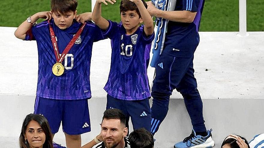 Messi, junto a su familia. | FOTO: EFE