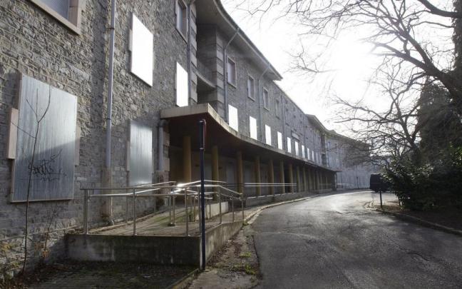 Edificio de Arana en el que se prevé abrir un centro de acogida Edificio de Arana en el que se prevé abrir un centro de acogida
