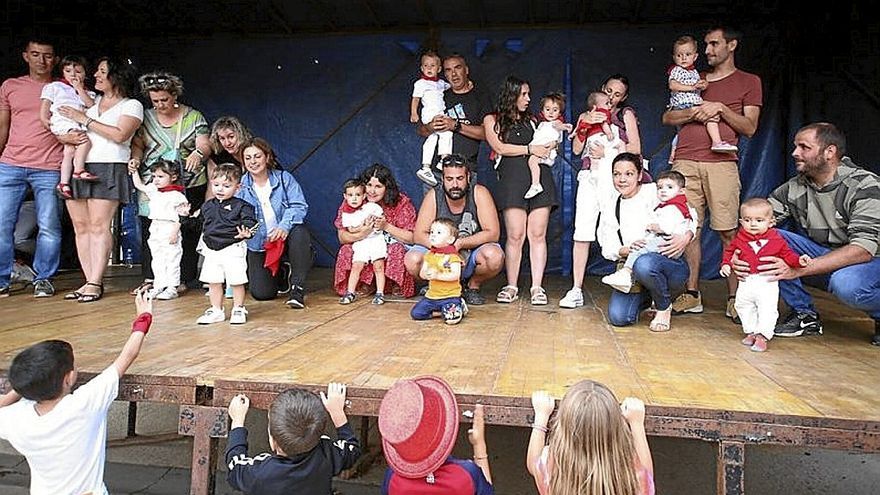Este año se les entregó el pañuelo a los niños nacidos desde 2019.