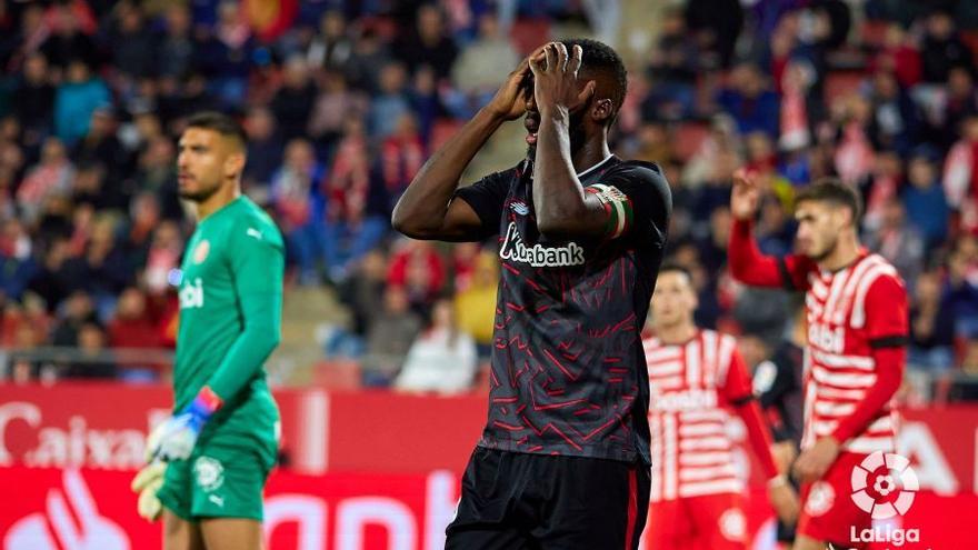 Iñaki Williams se lamenta de una ocasión fallada frente al Girona en Montilivi.