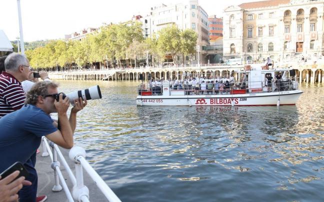 El barco musical a su llegada al consistorio