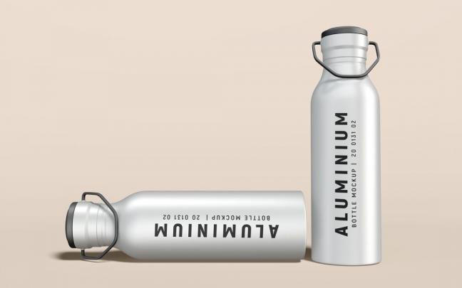 Dos botellas reutilizables de aluminio. Dos botellas reutilizables de aluminio.