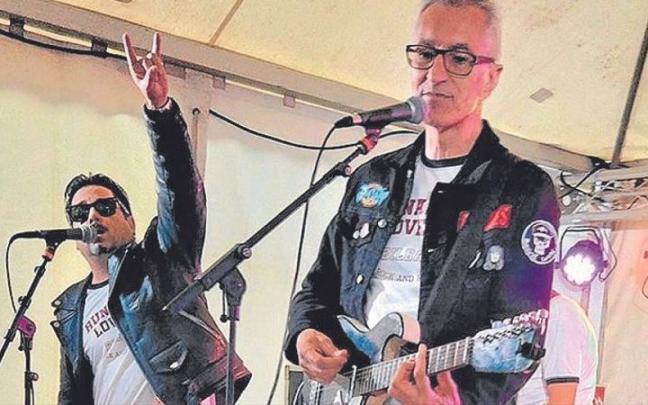 Santi Delgado y su grupo, los Runaway Lovers.