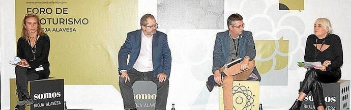 Mesa redonda con la participación de Bodegas Ysios (Laguardia), Viña Salceda (Elciego), Torre de Oña (Páganos) y Villa Lucía (Laguardia).