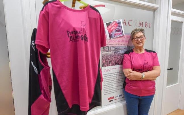 Maite Elorriaga, presidenta de Acambi, con la camiseta de la carrera de este año. Maite Elorriaga, presidenta de Acambi, con la camiseta de la carrera de este año.