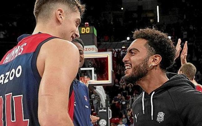 Hommes celebra con Howard la victoria lograda ante el Real Madrid.