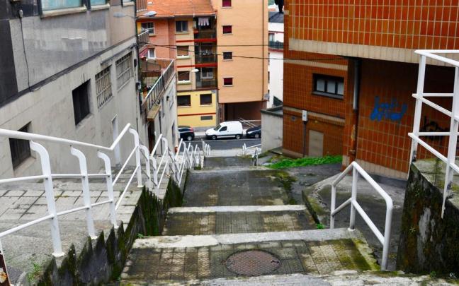 El ascensor servirá para salvar los 14 metros de desnivel que hay entre Foruak y Kareaga.